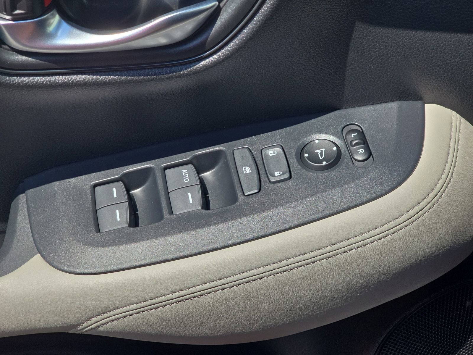 Used 2025 Honda HR-V LX image 33