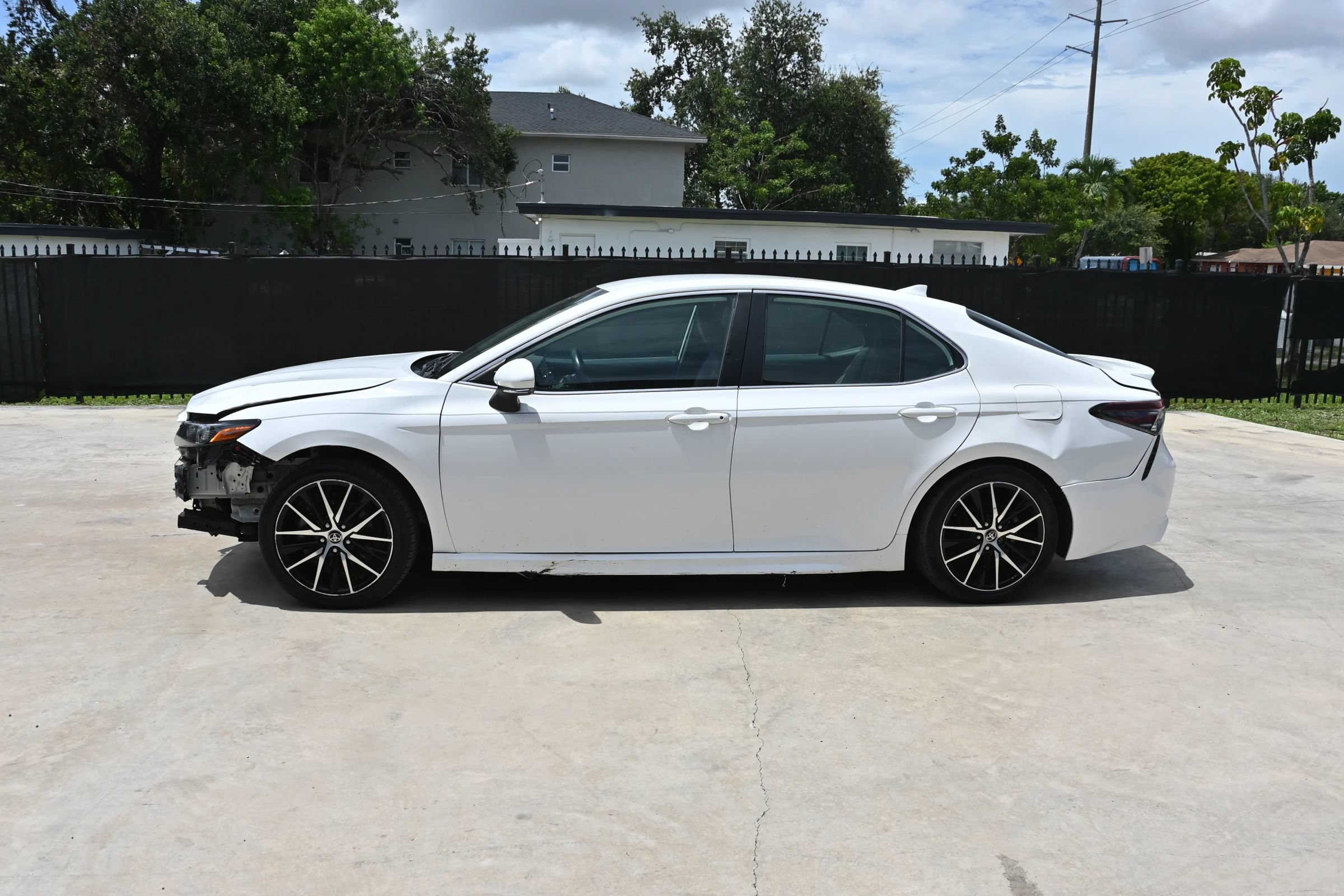 Used 2022 Toyota Camry SE FWD image 5