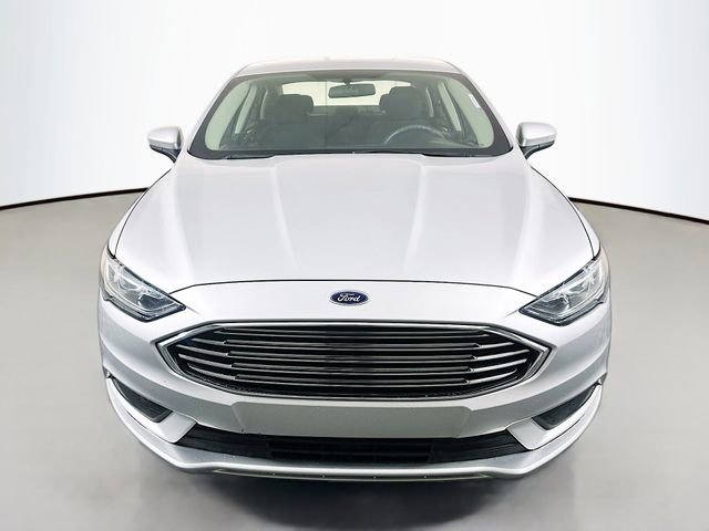 Used 2017 Ford Fusion SE image 2