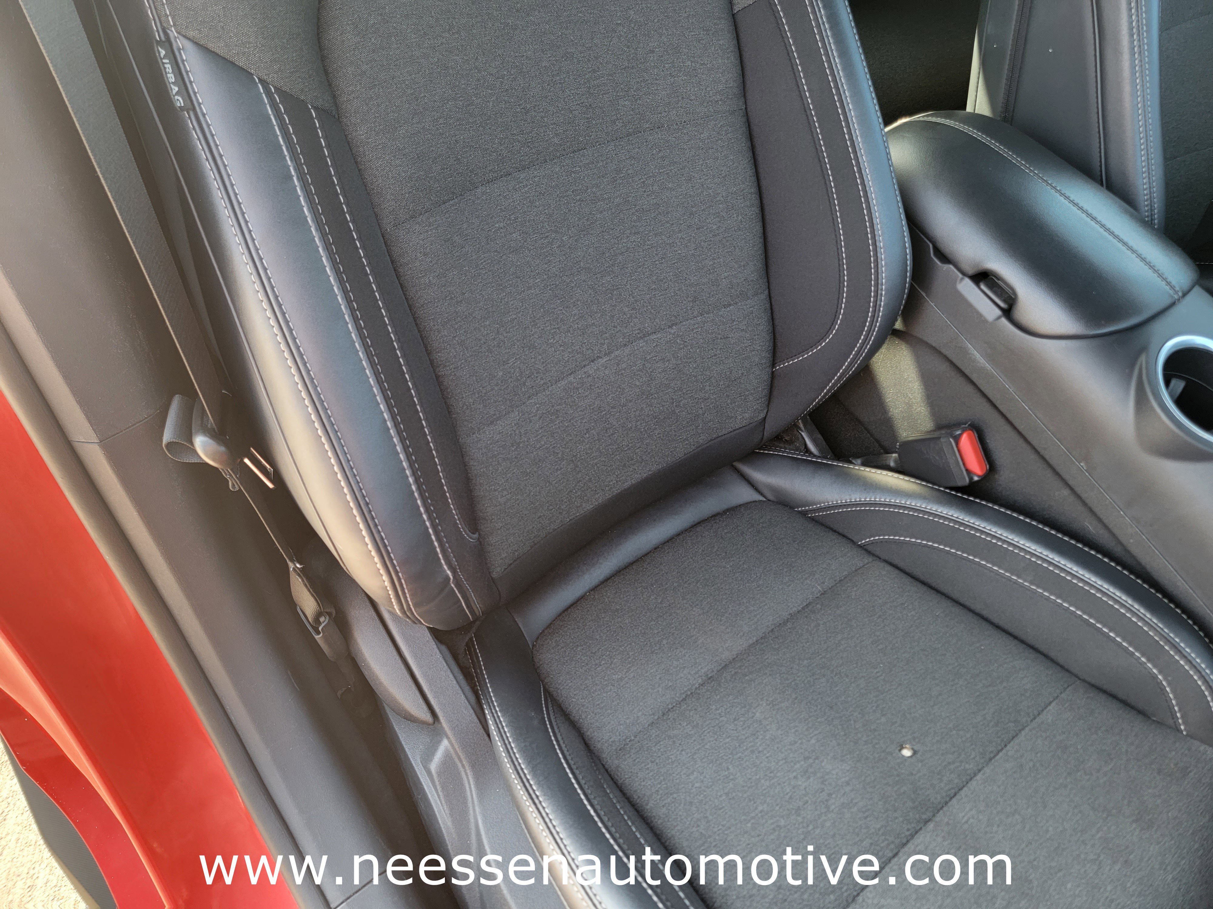 Used 2024 Ford Mustang Convertible image 10