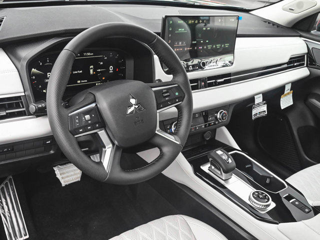 New 2025 Mitsubishi Outlander SEL image 17