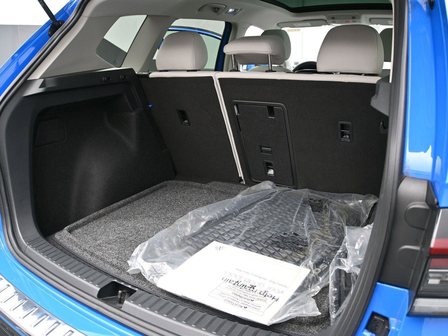Certified 2025 Volkswagen Taos SE w/ Panoramic Sunroof Package AWD/4WD image 13