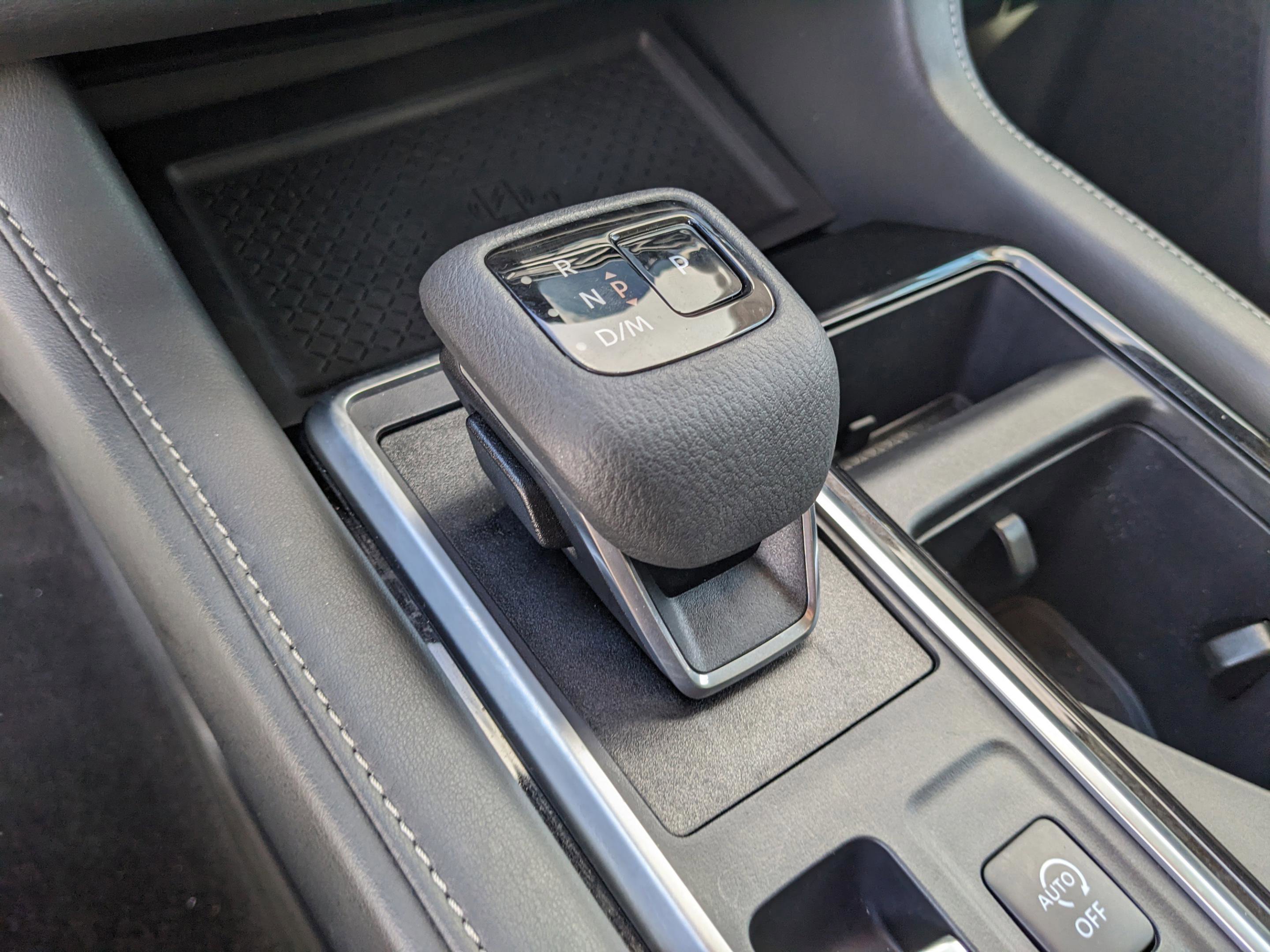 Used 2024 Nissan Pathfinder SL w/ Black Appearance Package image 30