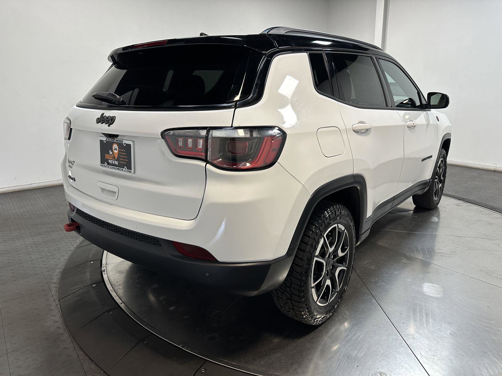 Used 2025 Jeep Compass Trailhawk AWD/4WD image 13