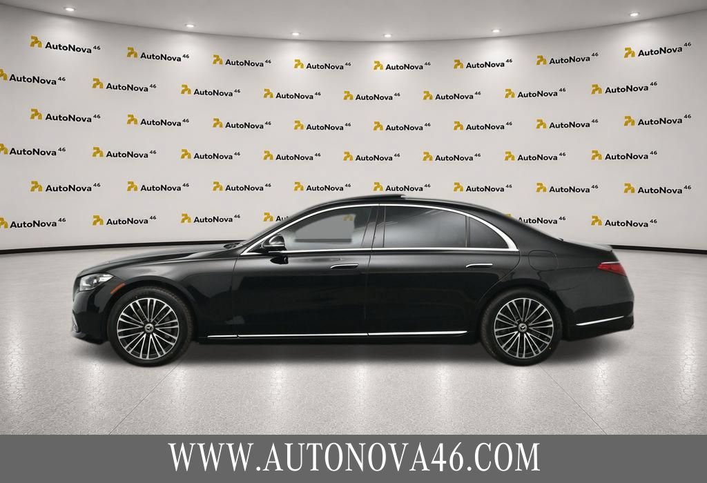 Used 2024 Mercedes-Benz S 580e 4MATIC Sedan image 3