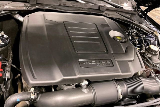 Used 2018 Jaguar XF R-Sport image 31