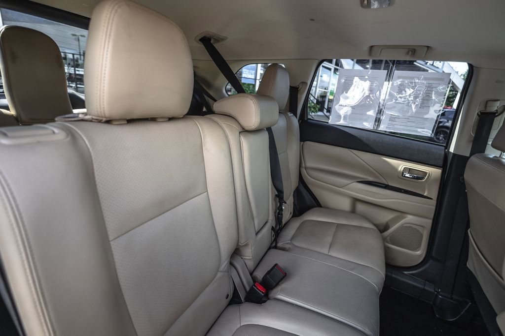 Used 2017 Mitsubishi Outlander GT AWD/4WD image 34