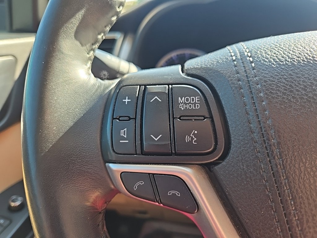 Used 2019 Toyota Highlander XLE FWD image 39
