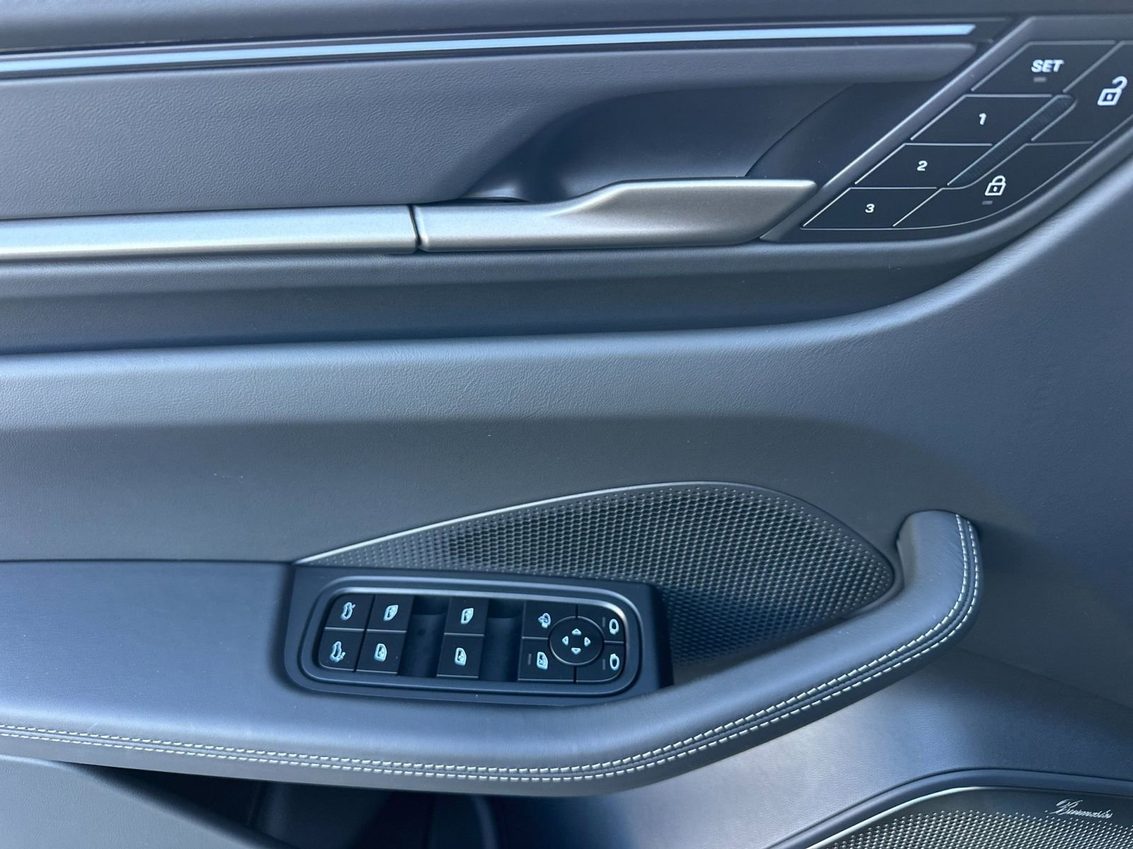 New 2025 Porsche Macan Turbo Electric image 12