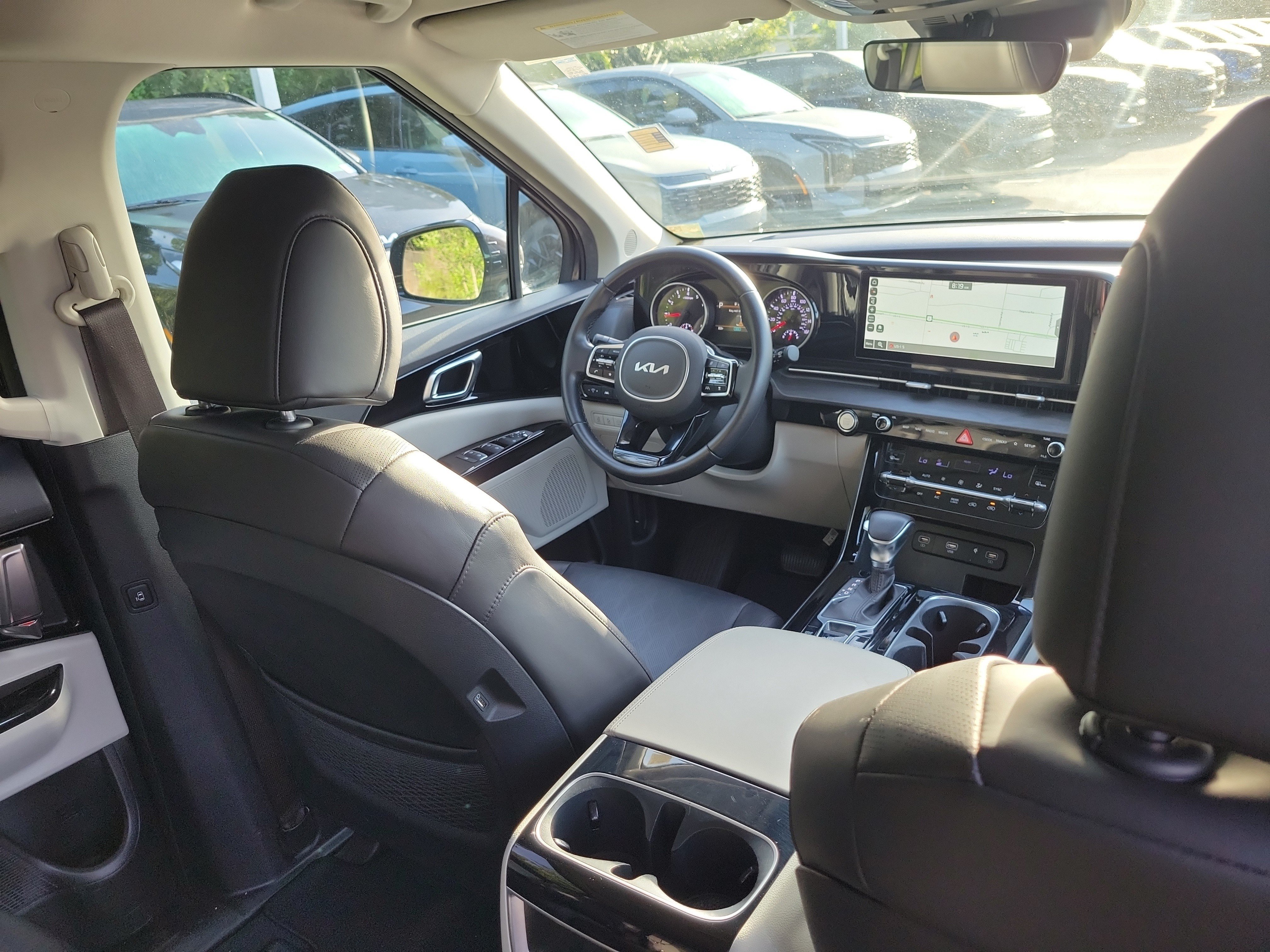 Used 2022 Kia Carnival EX FWD image 12