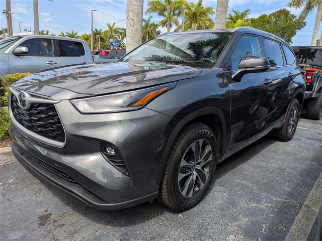 Used 2022 Toyota Highlander XLE image 36