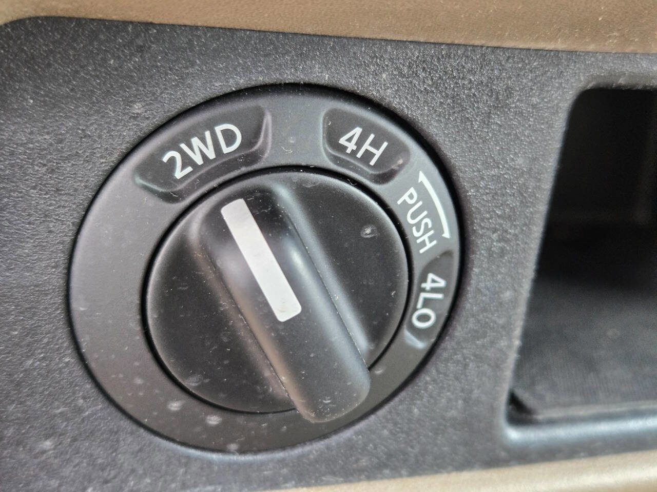 Used 2005 Nissan Frontier LE w/ (J01) Sunroof Pkg image 19