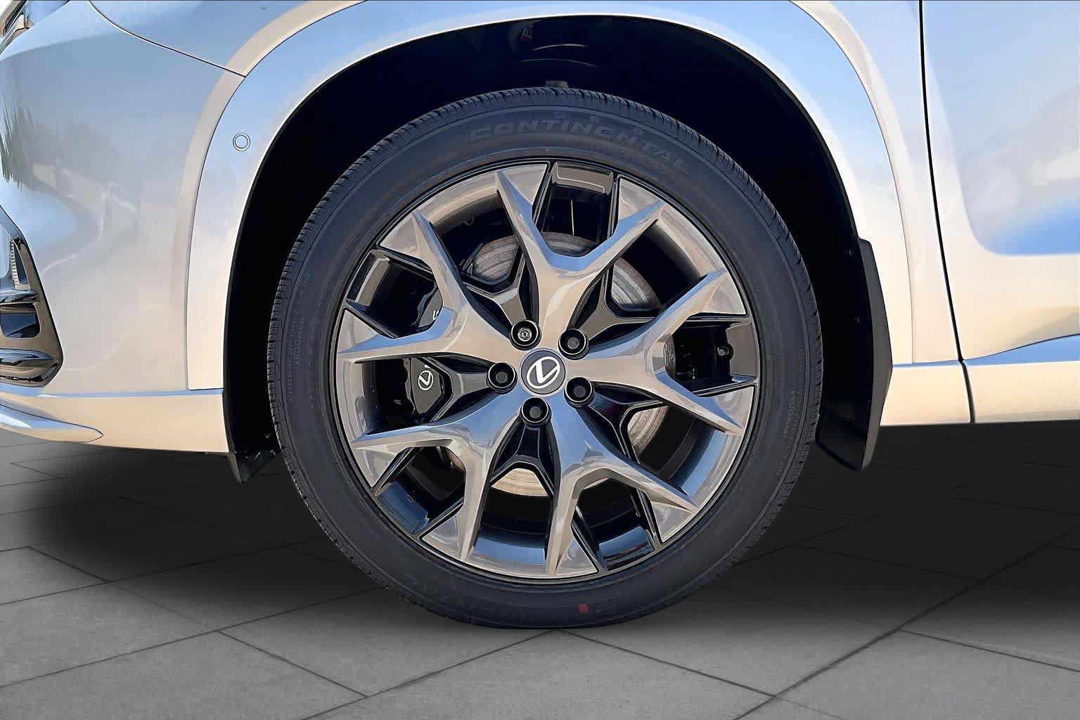 New 2026 Lexus TX 500h AWD image 21