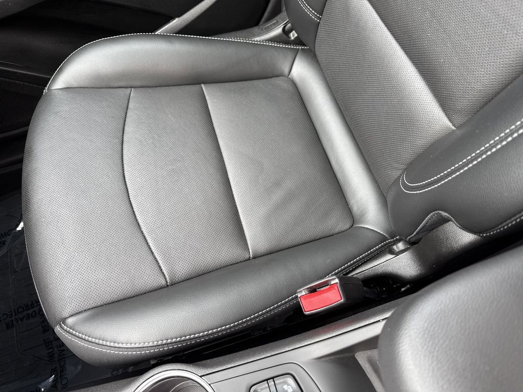 Used 2022 GMC Terrain SLT w/ Elevation Edition image 27