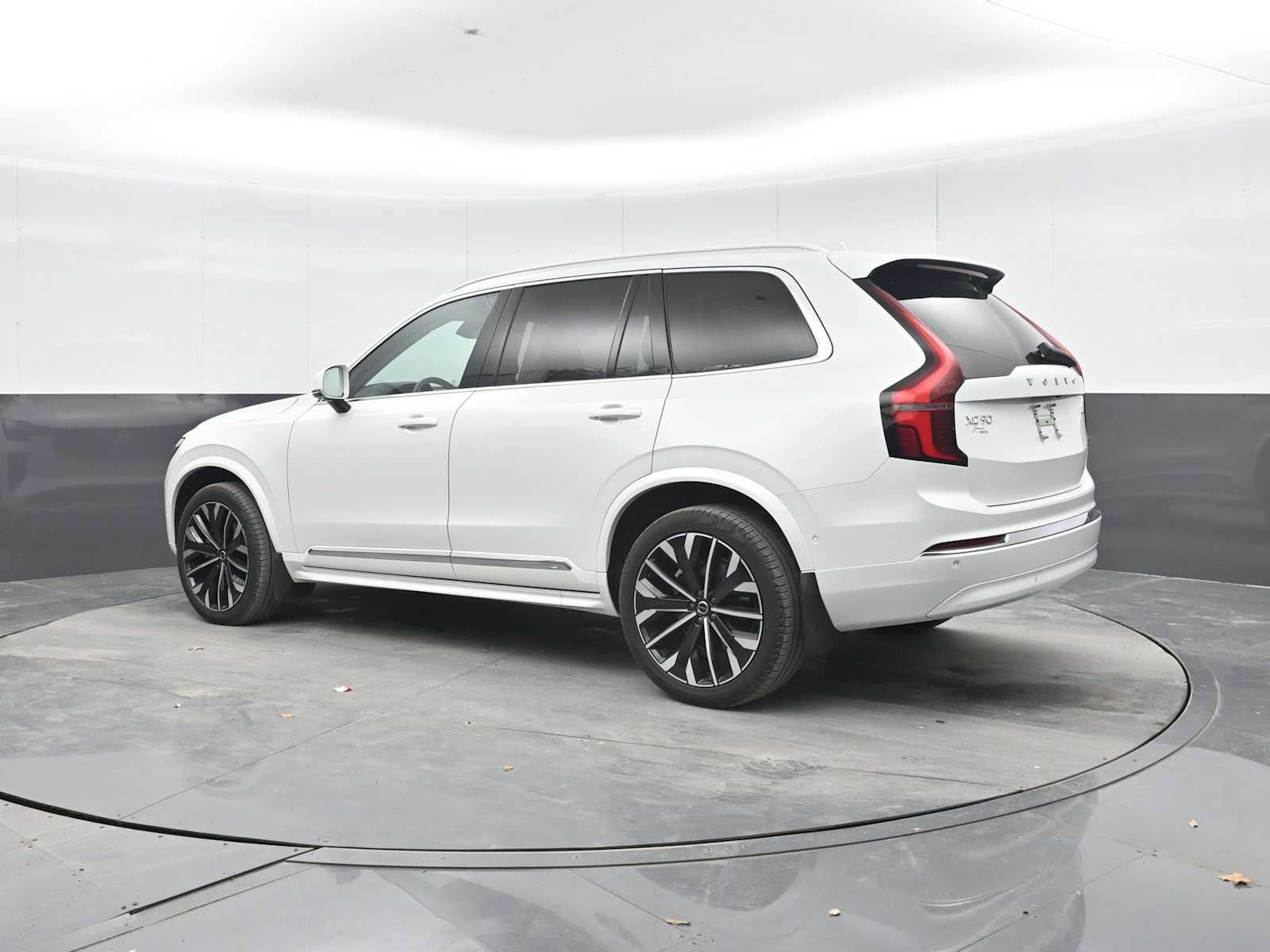 Used 2026 Volvo XC90 B6 Ultra w/ Protection Package AWD/4WD image 2