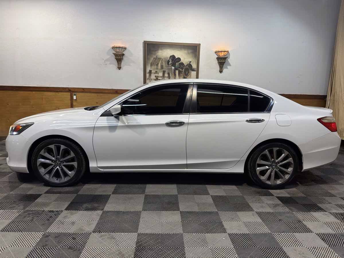 Used 2015 Honda Accord Sport image 2