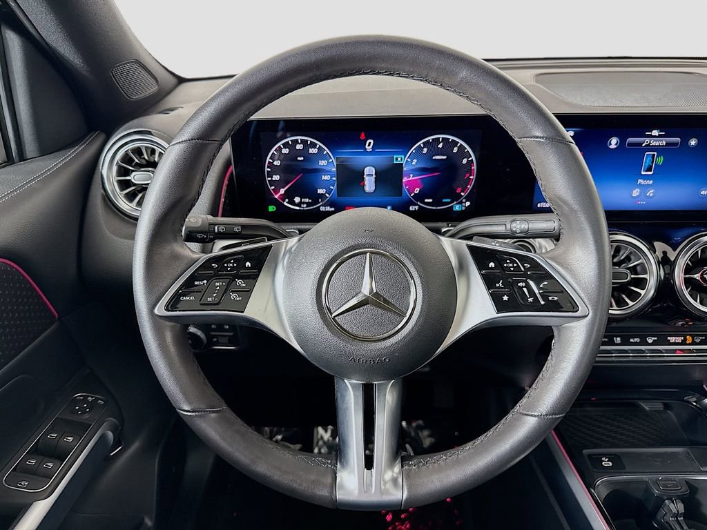 Used 2024 Mercedes-Benz GLB 250 w/ Exclusive Package image 11