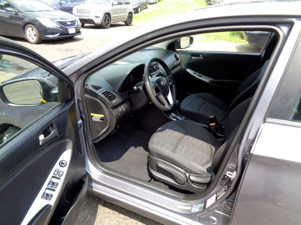 Used 2017 Hyundai Accent SE image 13