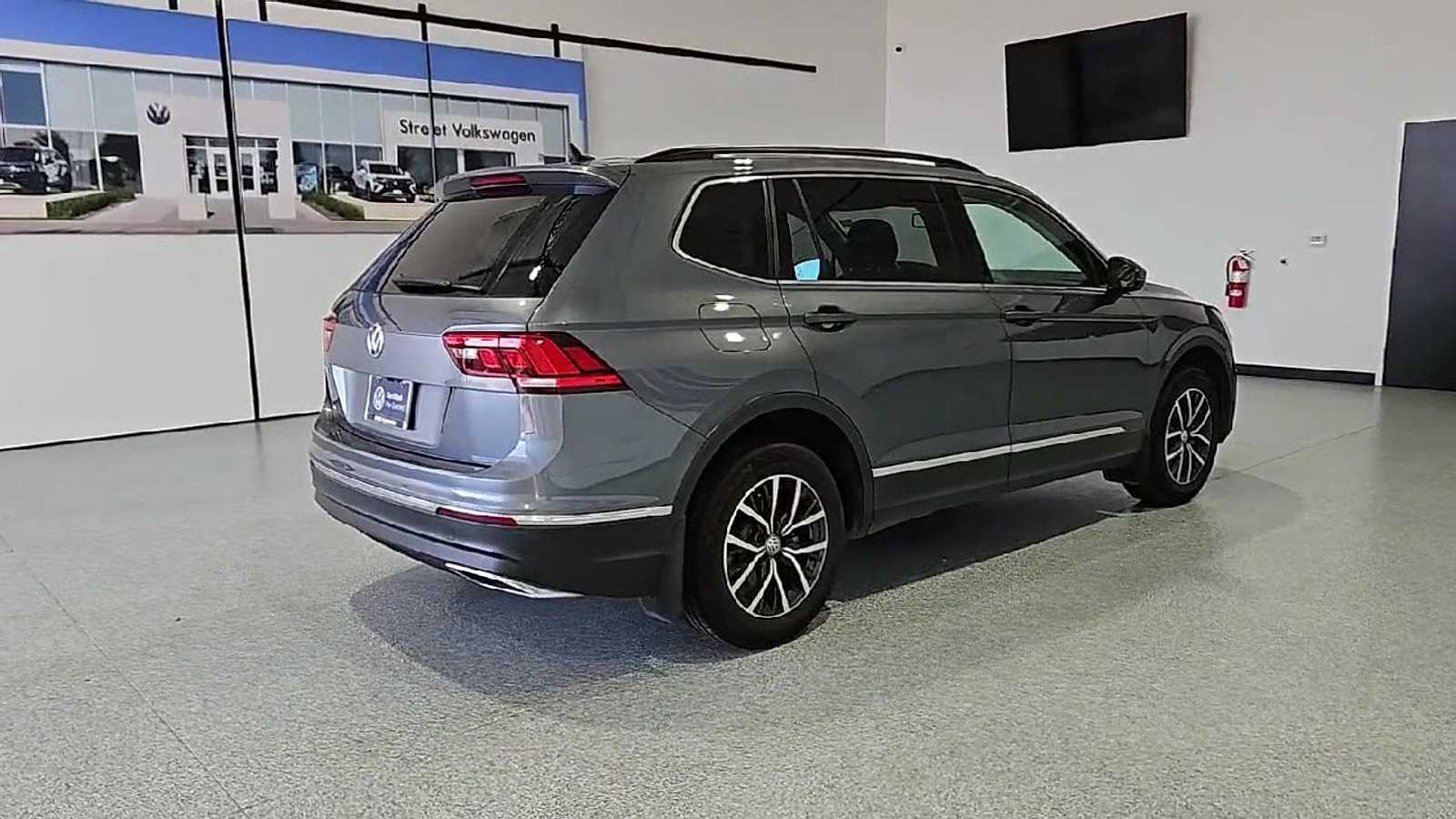 Certified 2020 Volkswagen Tiguan SE FWD image 8