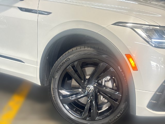 Certified 2024 Volkswagen Tiguan SE R-Line AWD/4WD image 20