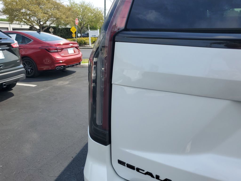 Used 2023 Cadillac Escalade Sport Platinum w/ LPO, ONYX Package image 28
