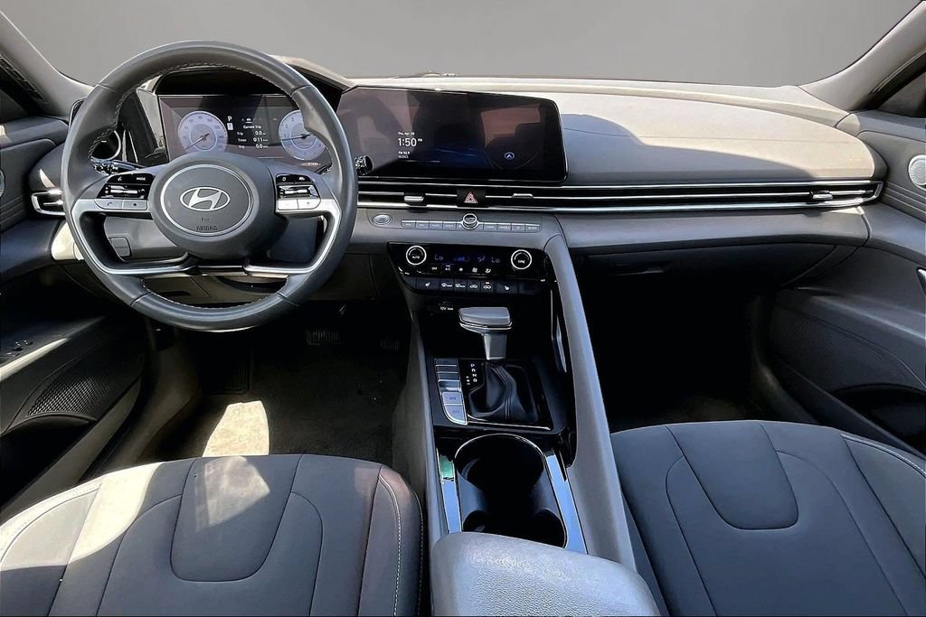 Used 2025 Hyundai Elantra SEL FWD image 7