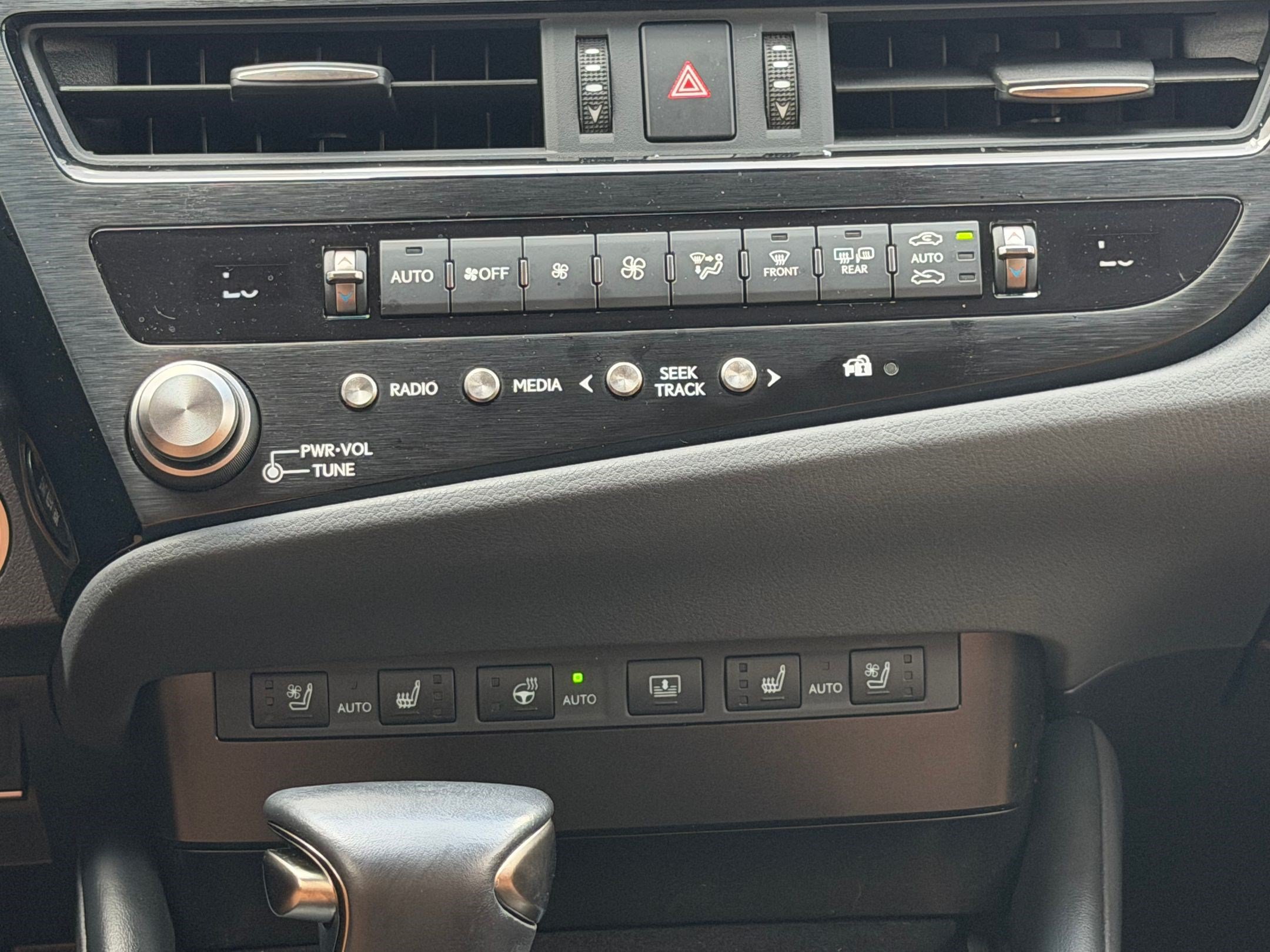 Used 2024 Lexus ES 350 Ultra Luxury FWD image 26