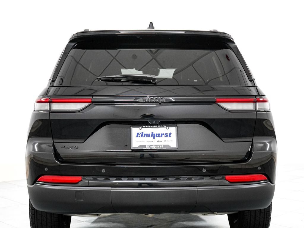 Used 2025 Jeep Grand Cherokee Altitude AWD/4WD image 6