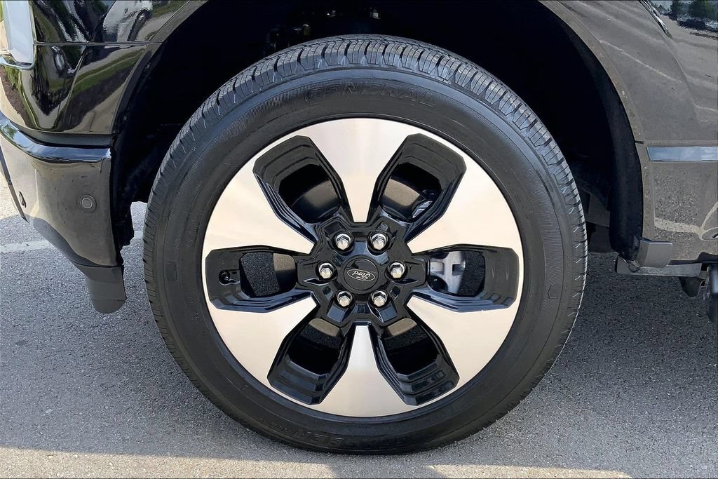 Used 2023 Ford F150 Lightning Platinum AWD/4WD image 9