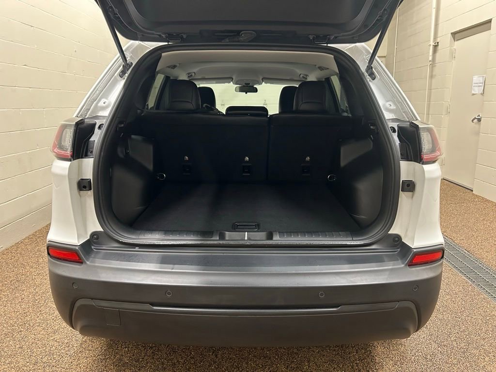 Used 2019 Jeep Cherokee Latitude Plus w/ Cold Weather Group image 11