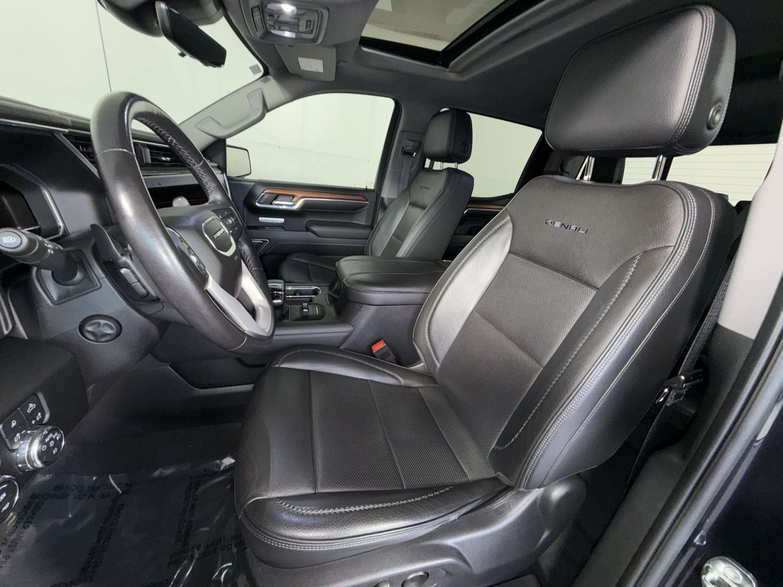 Used 2023 GMC Sierra 1500 Denali w/ Technology Package AWD/4WD image 13
