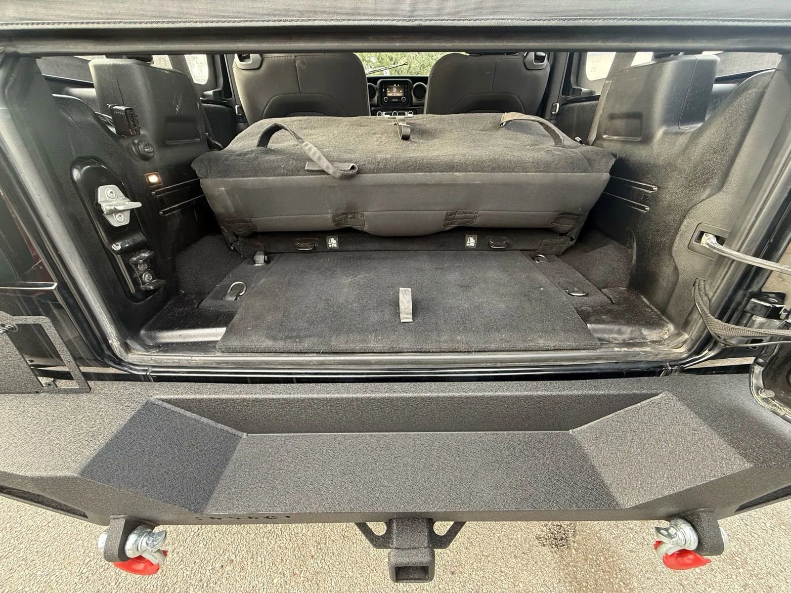 Used 2019 Jeep Wrangler Sport image 24