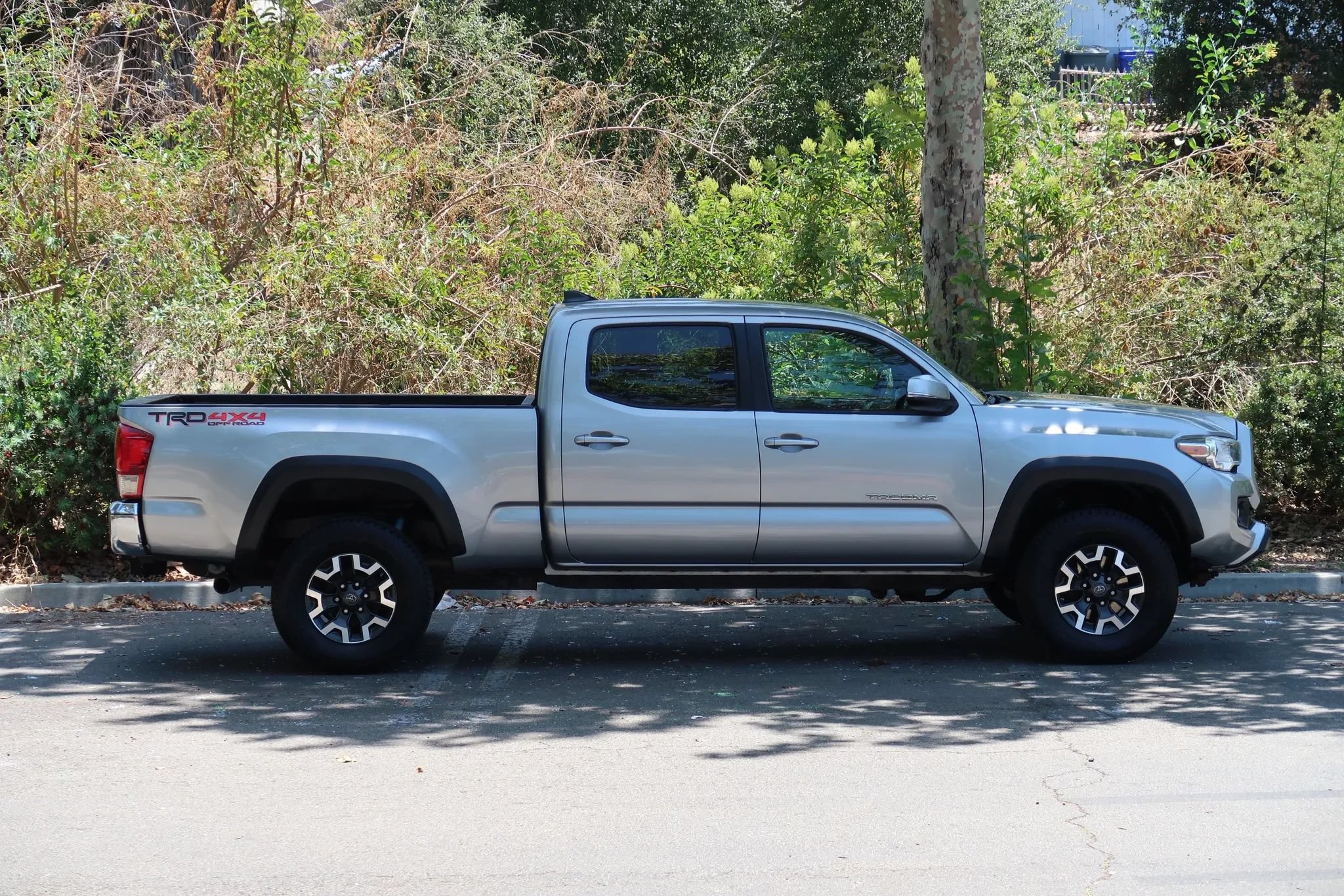 Used 2017 Toyota Tacoma TRD Off-Road w/ Tow Package AWD/4WD image 12