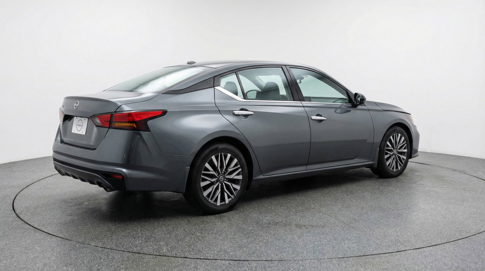 Used 2025 Nissan Altima 2.5 SV image 9
