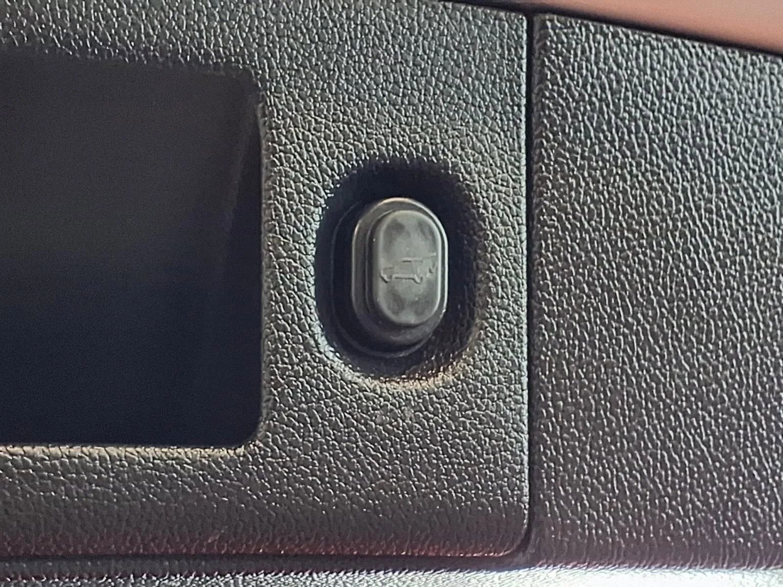 Used 2016 Chevrolet Suburban LT AWD/4WD image 7