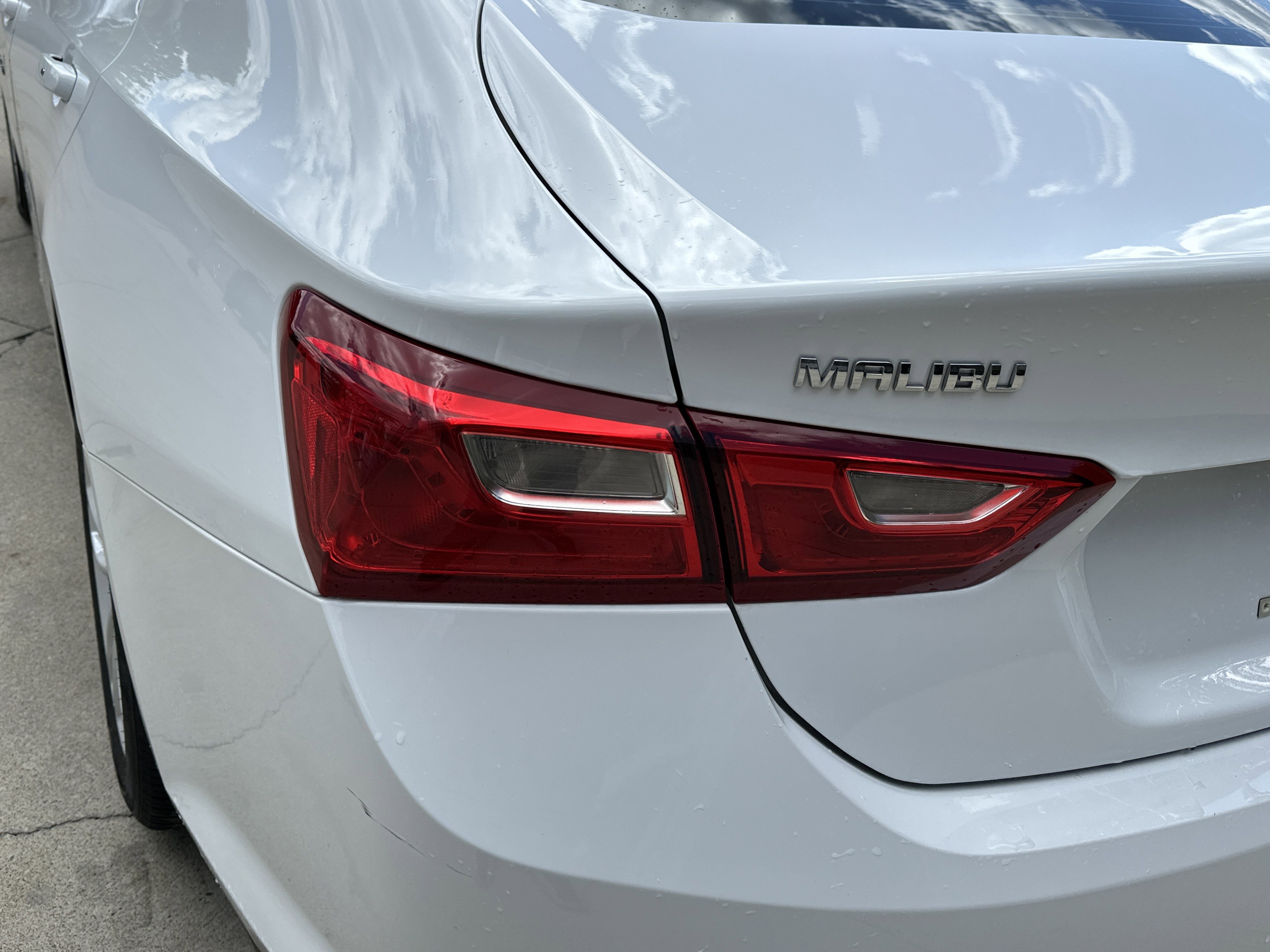 Used 2017 Chevrolet Malibu LT FWD image 11