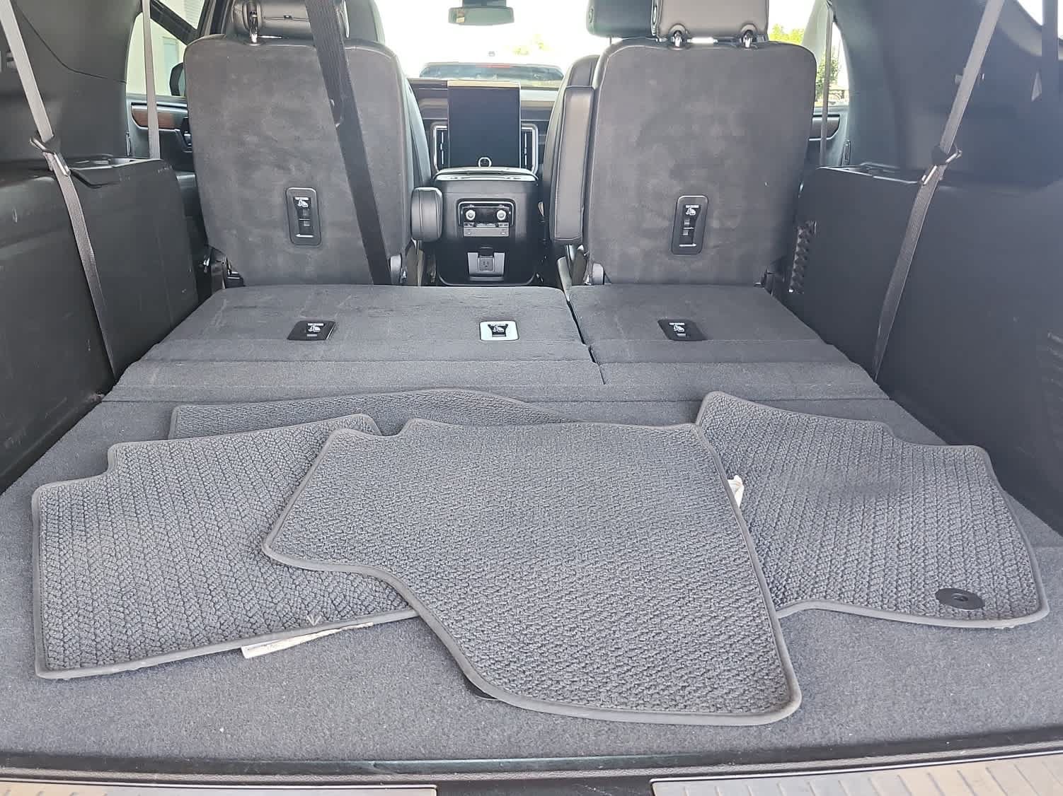 Used 2025 GMC Yukon XL Denali AWD/4WD image 37