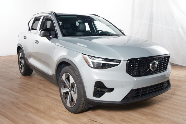 Certified 2026 Volvo XC40 B5 Plus AWD/4WD image 3