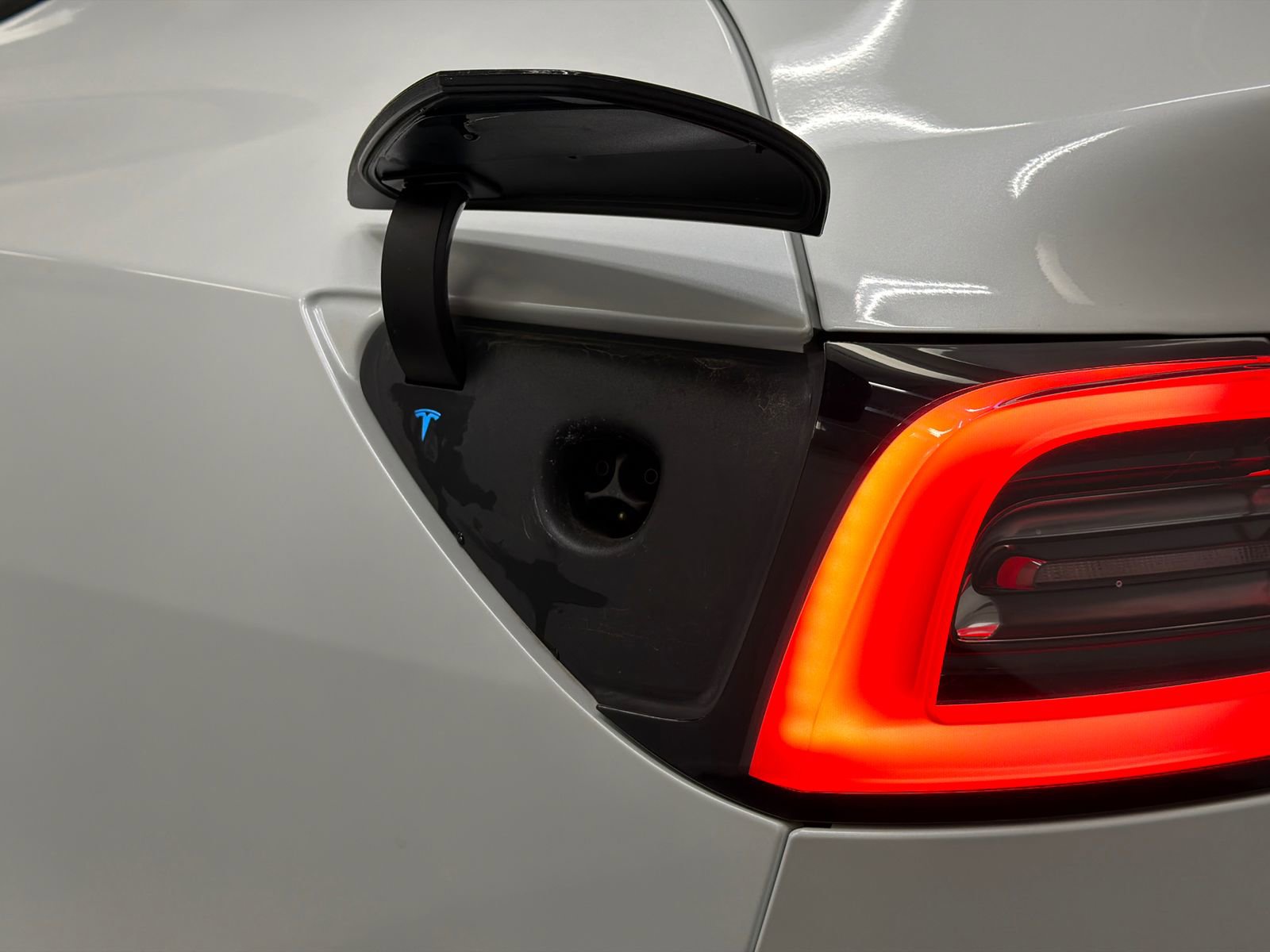 Used 2021 Tesla Model Y Long Range image 21