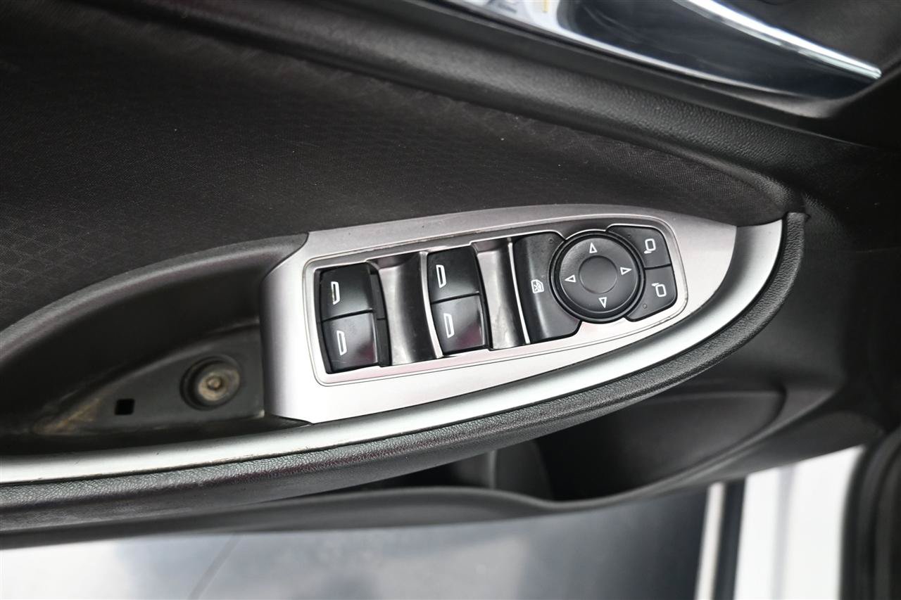 Used 2020 Chevrolet Malibu LS FWD image 12