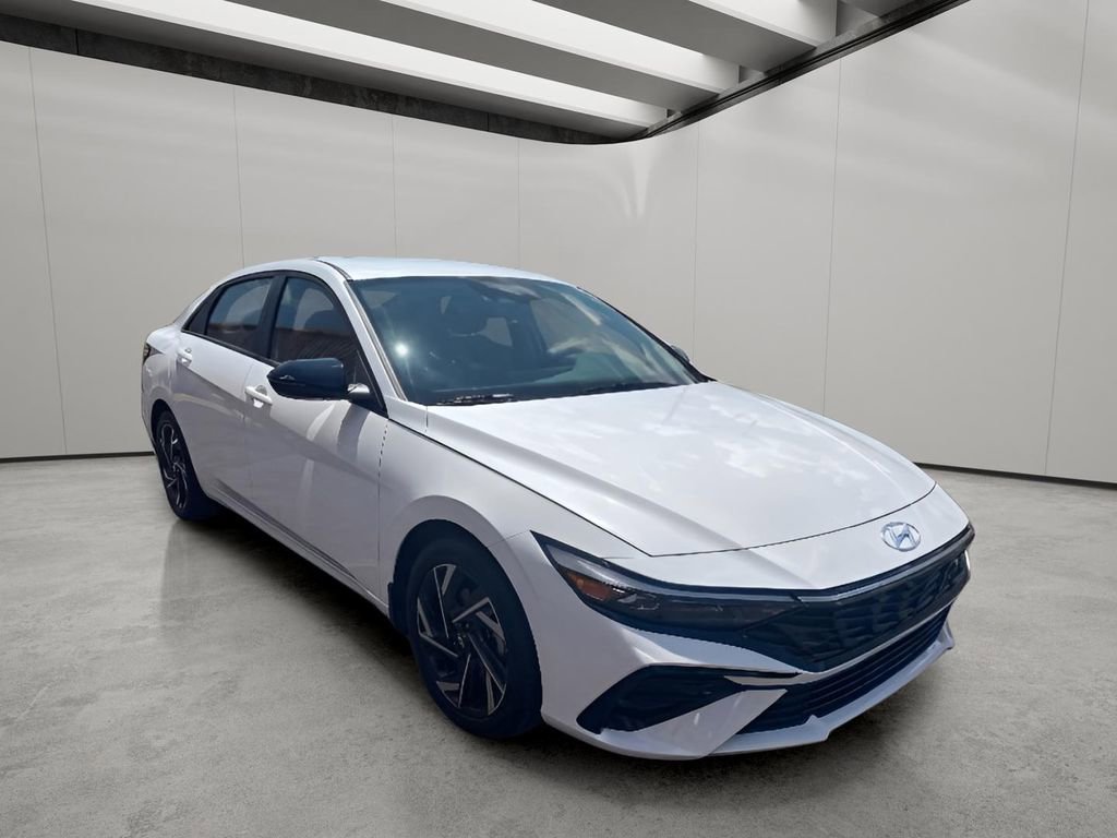 Used 2025 Hyundai Elantra Blue image 16