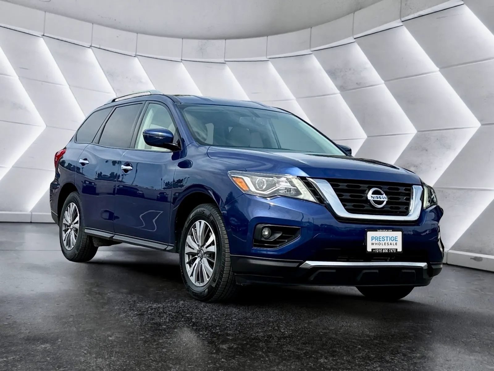 Used 2019 Nissan Pathfinder SV FWD image 3