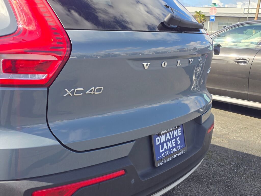Used 2020 Volvo XC40 T5 Momentum w/ Protection Package image 8
