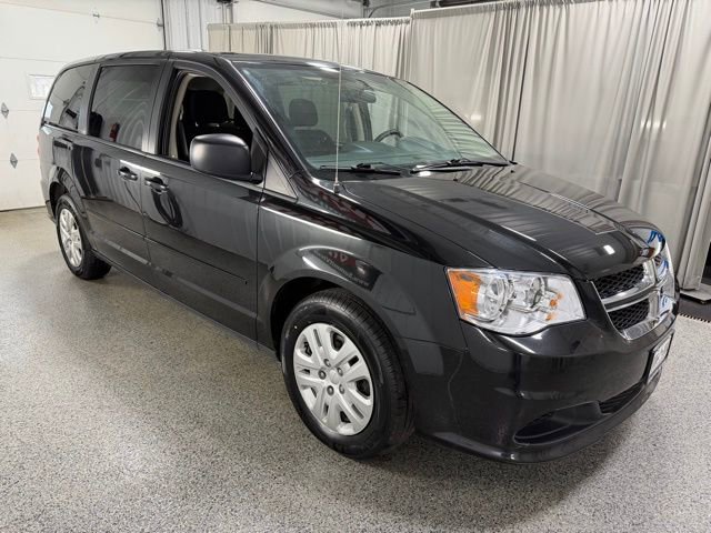 Used 2017 Dodge Grand Caravan SE image 3