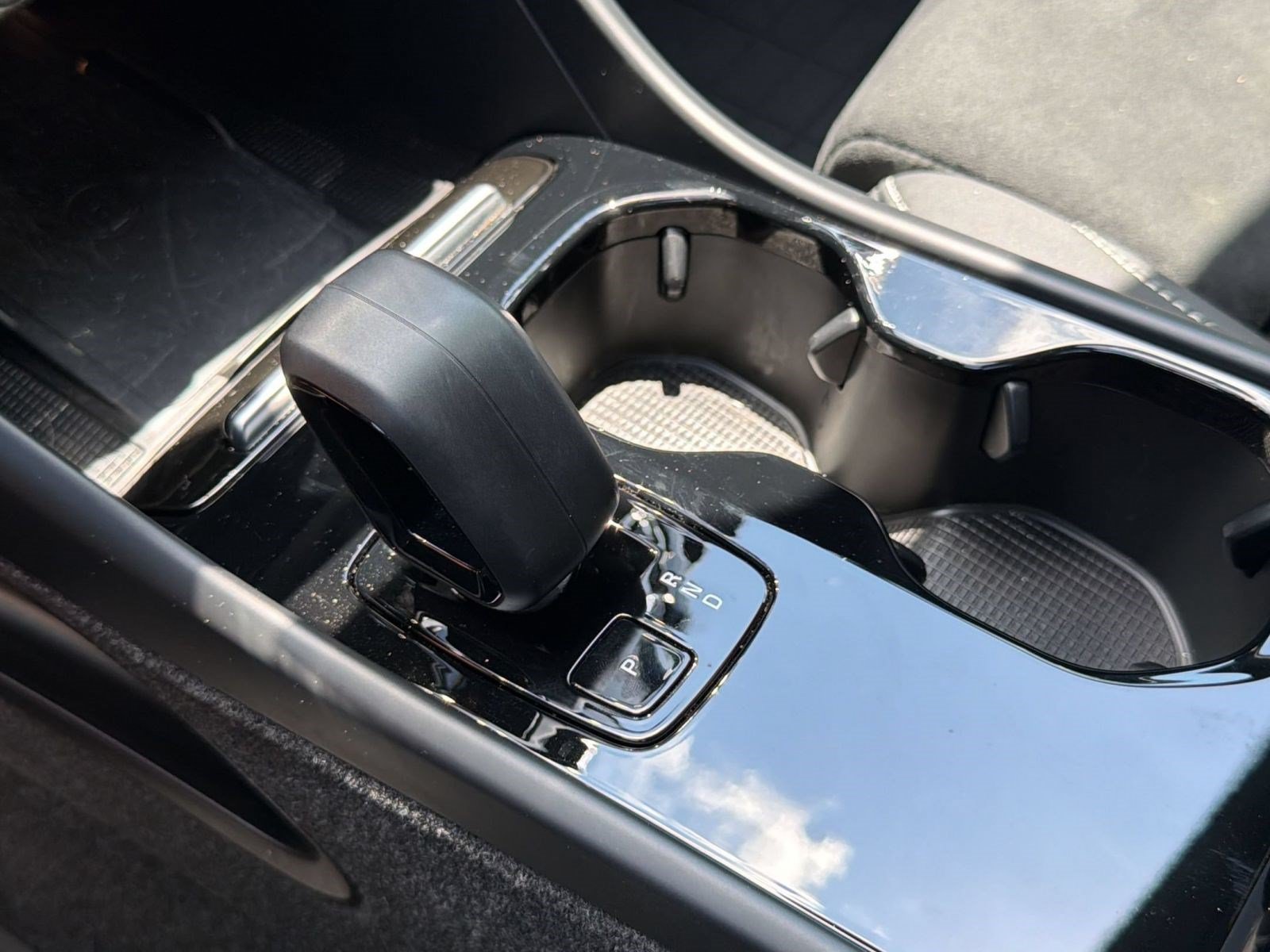 Certified 2024 Volvo C40 P8 Recharge Ultimate w/ Protection Package Premier RWD image 15