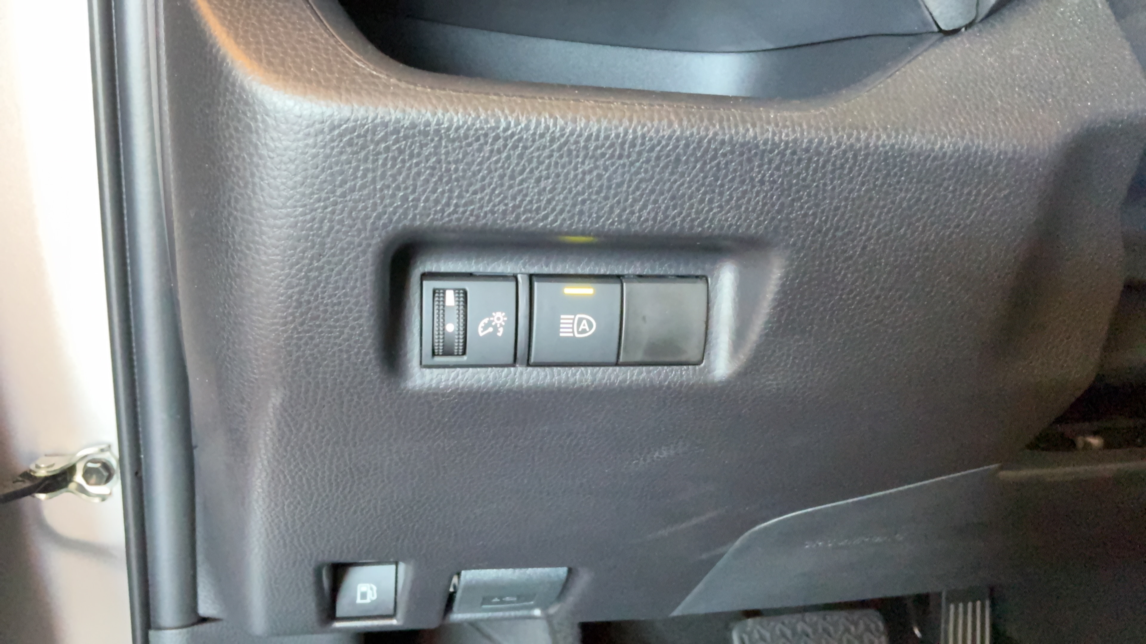 Used 2025 Toyota RAV4 LE AWD/4WD image 17