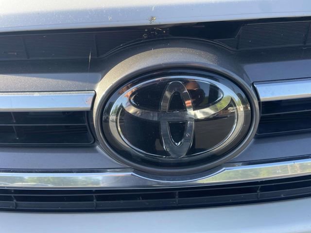 Used 2018 Toyota Highlander Limited FWD image 3