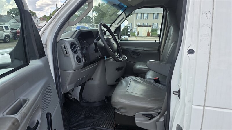 Used 2011 Ford E-450 and Econoline 450 Super Duty RWD image 9
