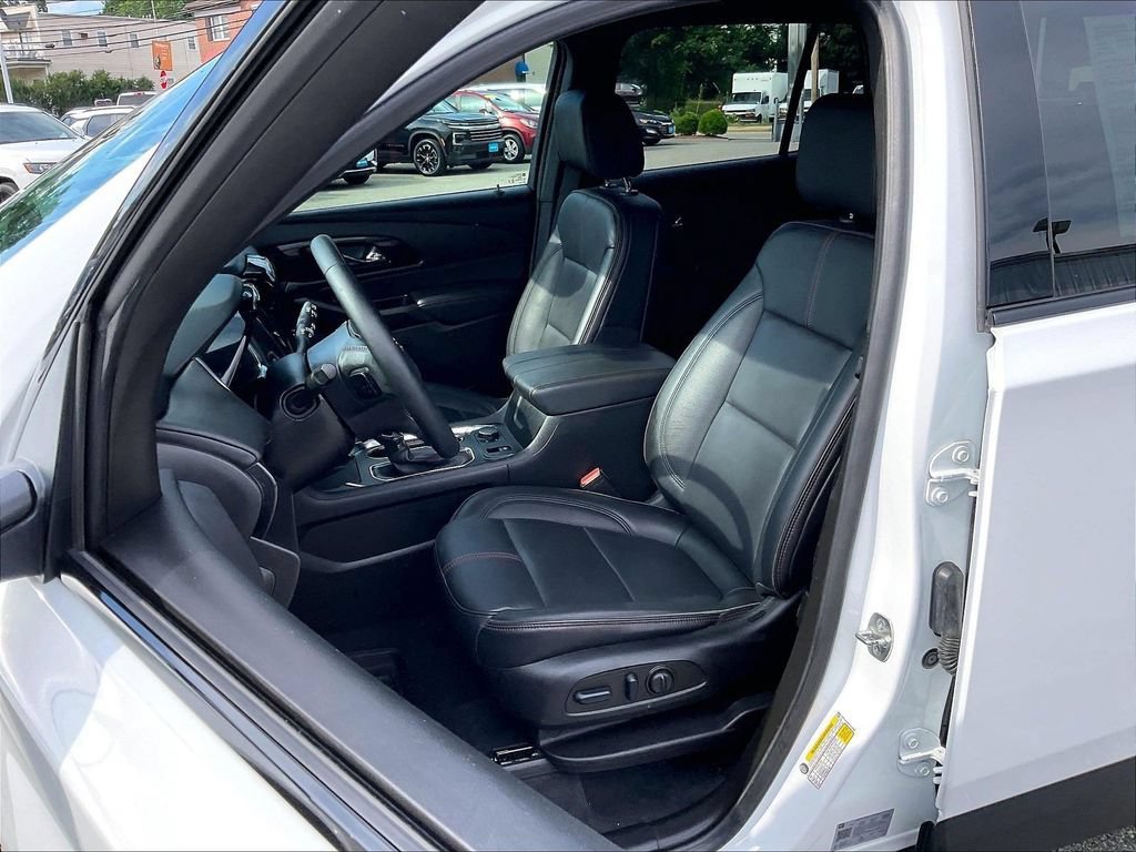 Used 2023 Chevrolet Traverse RS w/ LPO, Floor Liner Package AWD/4WD image 10