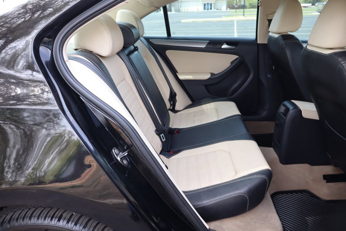 Used 2012 Volkswagen Jetta SEL FWD image 21